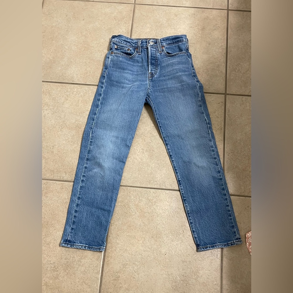 Levi's women’s  wedge straight leg Blue Jeans. Size24